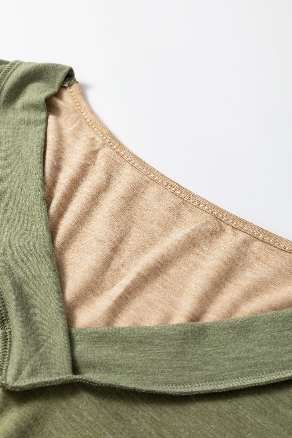 Four Leaf Clover Exposed Stitching Colorblock V Neck Long Sleeve Top