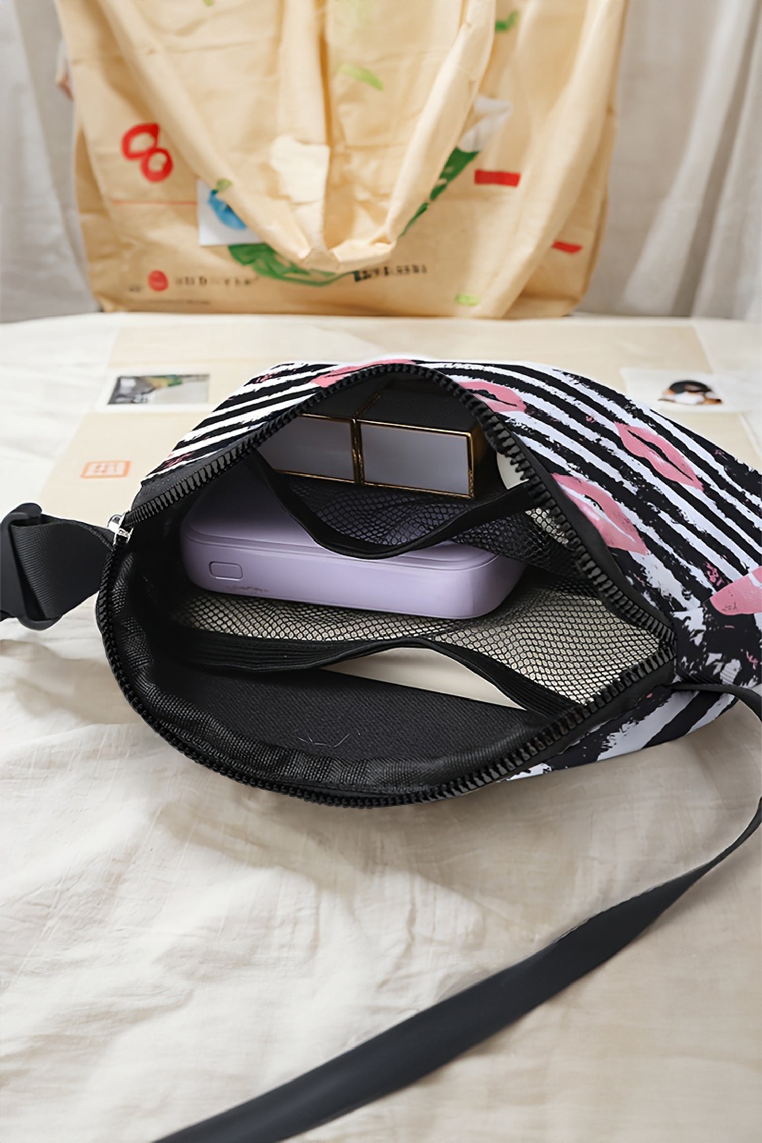 Color black Vintage Dyed Stripes Kiss Lips Printed Crossbody Bag