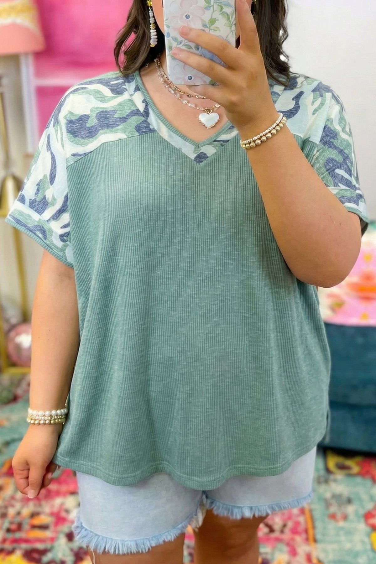 Mist Green Ribbed Camouflage Patchwork Plus Size V Neck Tee